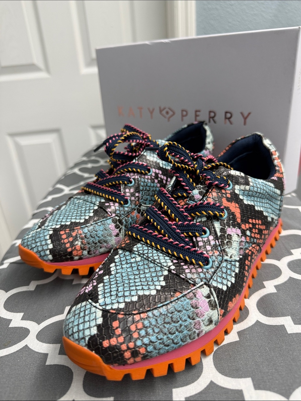 Katy Perry Collection The Lilia Bright snake Sneakers size 8/38